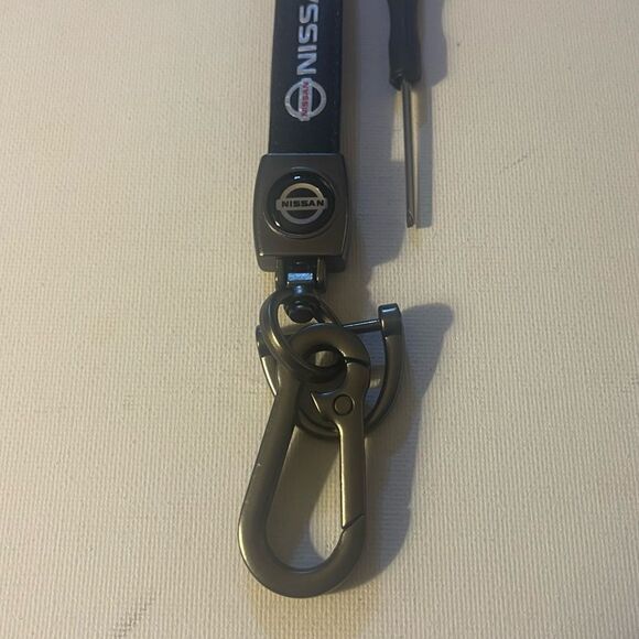 Nissan Logo Key Fob Keychain in Black Leather NWT - Picture 2 of 5
